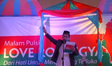 Penulis novel Ayat-Ayat Cinta, Habiburrahman El Shirazy.