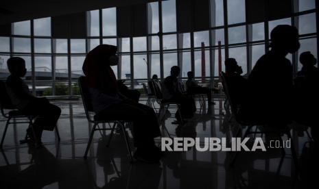 Penumpang pesawat udara di bandara (Foto: ilustrasi)