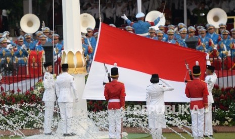 Penurunan Bendera Pusaka. Pasukan Paskibraka mengikuti upacara Penurunan Bendera Pusaka di Istana Merdeka, Jakarta, Rabu (17/8).