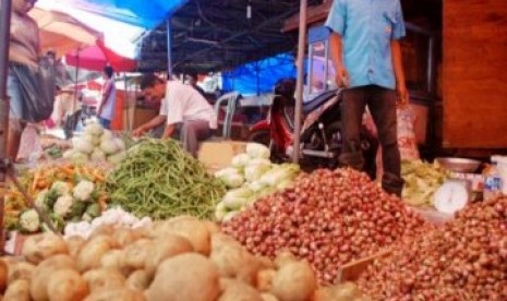 Penurunan harga bahan makanan mendorong terjadinya deflasi di bulan Mei.