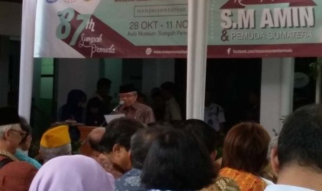 Penyair Taufiq Ismail tampil membacakan puisi pada pembukaan pameran bertajuk 