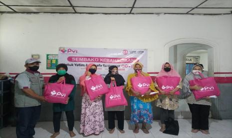 Penyaluran bansos dilaksanakan Tedy, di asrama anak PYI Yatim & Zakat yang berlokasi di Jl. A.H. Nasution No. 01, Cicaheum, Kec. Mandalajati, Kota Bandung, Jawa Barat. Tedy mengatakan, bantuan tersebut merupakan titipan yang diamanah para donatur untuk disalurkan bagi mereka  yang membutuhkan terutama kaum lansia.