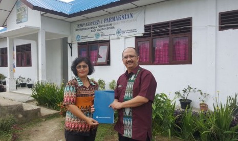 Penyaluran bantuan CSR dari PT Surveyor Indonesia di Toba Samosir, Sumatera Utara.