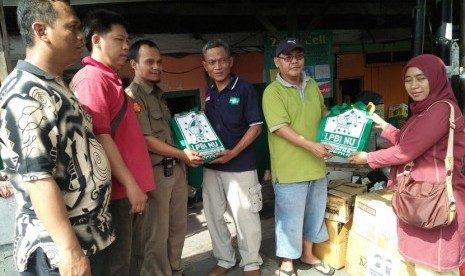 Penyaluran bantuan untuk korban kebakaran di Tamansari Jakarta Barat oleh LPBI NU DKI Jakarta