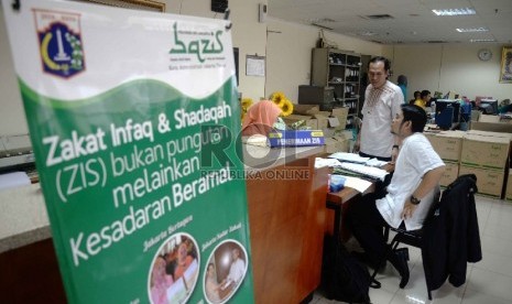 Penyaluran zakat, infaq, shadaqah non cash,  di kantor Bazis DKI Jakarta.