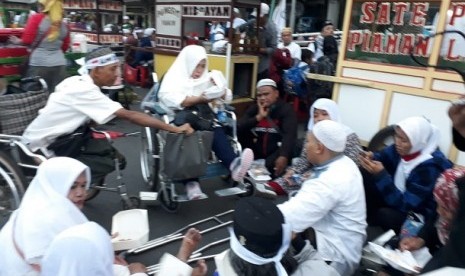 Penyandang disabilitas dari Yayasan Federasi Keluarga Cacat Tubuh Indonesia (FKCTI) hadiri reuni 212