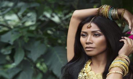 Penyanyi Anggun C Sasmi. Anggun akan menggelar konser tunggal one-night-only bertajuk enchantingANGGUN di di Plenary Hall, Jakarta Convention Center (JCC) pada Ahad (28/7/2024).