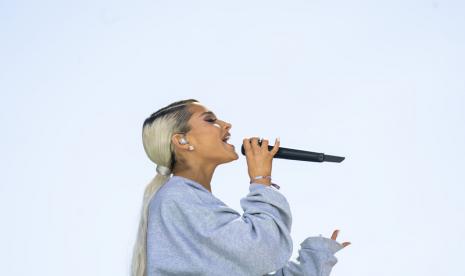 Penyanyi Ariana Grande. Seorang pria sempat mengayunkan pisau ke arah penjaga rumah Grande beberapa waktu lalu.