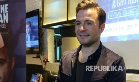  Penyanyi asal Irlandia yang juga mantan personel Westlife, Shane Filan, melakukan konferensi pers jelang konsernya yang bertajuk 'Right Here' di Jakarta, Senin (13/3).  