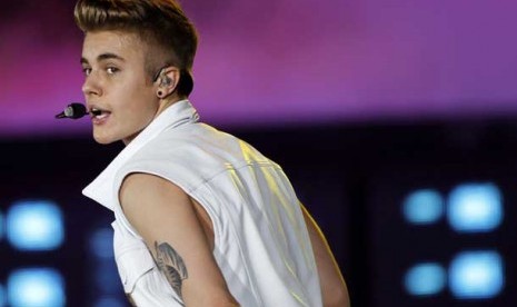 Penyanyi asal Kanada Justin Bieber saat tampil dalam konser  