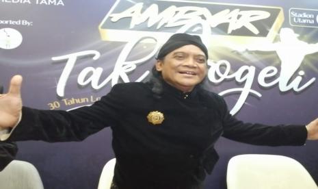 Penyanyi campursari Didi Kempot merayakan 30 tahun bermusik dengan menggelar konser Ambyar Tak Jogeti di Stadion Utama Gelora Bung Karno (GBK) Jakarta, 10 Juli 2020. (Republika/Shelbi Asrianti)