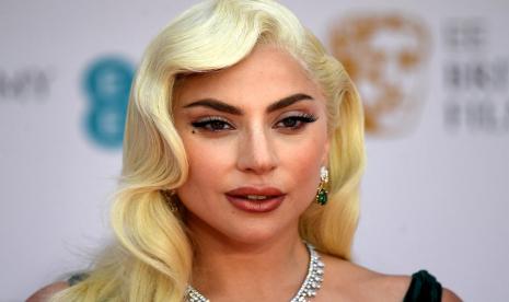 Penyanyi dan aktris Lady Gaga. Ayah Lady Gaga, Joe Germanotta, meyakini penggemar tak akan melempari putrinya saat di atas panggung.