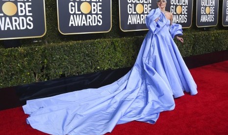 Penyanyi dan aktris Lady Gaga tiba di karpet merah Golden Globe Awards ke-76 di Beverly Hilton Hotel , Beverly Hills, Kalifornia, Ahad (6/1).