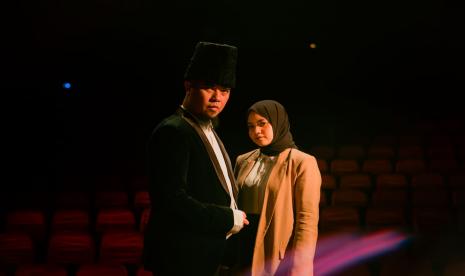 Penyanyi Hanin Dhiya berkolaborasi dengan Ahmad Dhani menghadirkan versi baru lagu Roman Picisan.