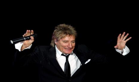 Penyanyi Inggris Rod Stewart. Putra Stewart dilarikan ke rumah sakit setelah pingsan di pertandingan sepak bola.