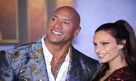 Dwayne Johnson dan Lauren Hashian. 