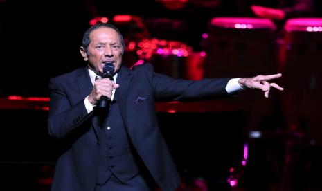 Penyanyi legendaris Paul Anka pernah menulis lagu bersama Michael Jackson. Lagu berjudul This Is It itu kemudian dinyanyikan oleh Michael Jackson.