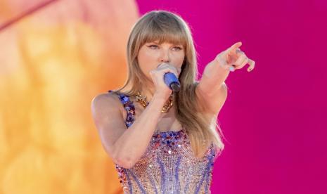 Penyanyi-penulis lagu Taylor Swift tampil konser Eras Tour di New Jersey, AS, 26 Mei 2023.