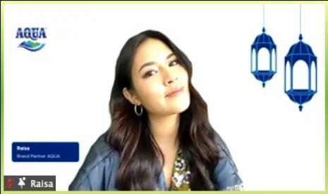 Penyanyi Raisa Andriana dalam acara virtual AQUA Ramadhan Talkshow, Selasa (20/4). 