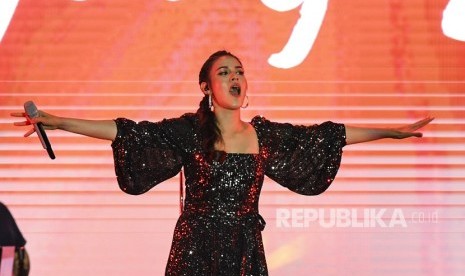 Raisa merilis single keduanya 'Kutukan (Cinta Pertama)'.