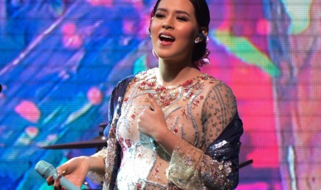 Penyanyi Raisa tampil dalam konser bertajuk 