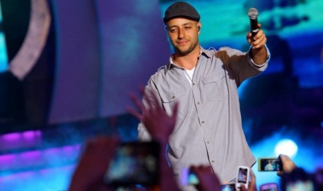 Penyanyi religi asal Lebanon, Maher Zain menghibur penggemarnya pada Konser Istimewa Maher Zain