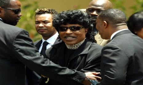 Penyanyi Rock n Roll Little Richard meninggal dunia dalam usia 87 tahun, Sabtu (9/5).