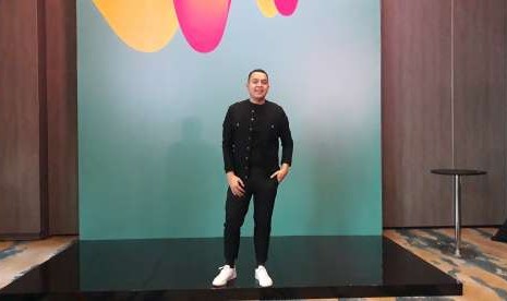 Penyanyi Tulus yang memeriahkan Spotify on Stage di Jakarta, Jumat (12/10).