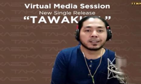 Penyanyi Umaru Takaeda berkolaborasi dengan Ustaz Derry Sulaiman merilis single religiTawakal,  Rabu (14/4). 