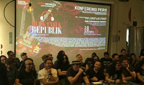 Penyeleggara dan sejumlah musisi hadir dapam konferensi pers Musik Untuk Republik di Jakarta, Selasa (17/9).