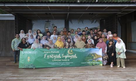 Penyelenggaraan acara puncak Festival Syawal LPPOM MUI 1445 H, di Labuan Bajo, NTT, Rabu (8/5/2024).