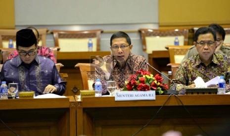   Penyelenggaraan Ibadah Haji. Menteri Agama Lukman Hakim Saifuddin mengikuti rapat kerja bersama Komisi VIII DPR RI di Komplek Parlemen Senayan, Jakarta, Kamis (29/1). 