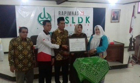 Penyelenggarakan Rapimnas III Forum Silaturahmi Lembaga Dakwah Kampus (FSLDK).