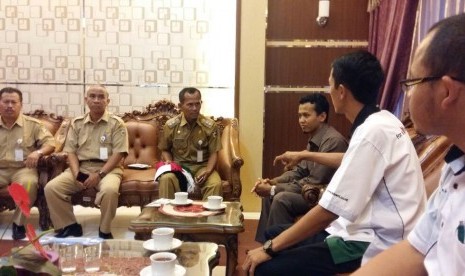 Penyerahan bantuan dari Pemkab Tanah Laut pada KNRP untuk rakyat Palestina