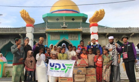 Penyerahan Bantuan di Walesi, Papua. 