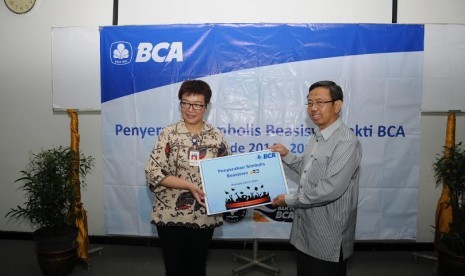 Penyerahan beasiswa BCA untuk mahasiswa IPB