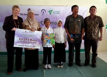 Penyerahan Donasi kepada Lembaga Pengembangan Insani Dompet Dhuafa (LPI-DD) dari The Asia Foundation (TAF) Indonesia.