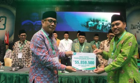  Penyerahan donasi untuk Program NU Peduli Banten dan Lampung di Jakarta Convention Center, Senayan, Jakarta, Kamis (31/1).