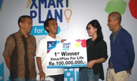 Penyerahan hadiah pemenang Xmartplan for Life