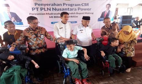 Penyerahan Program CSR PT PLN Nusantara Power di Madrash Ibtidaiyah (MI) Al Ikhlas Bilingual Elementary School, Desa Sengguruh, Kecamatan Kepanjen, Kabupaten Malang, Jawa Timur beberapa waktu lalu