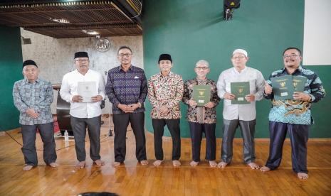 Penyerahan sertifikat RS Muhammadiyah dan Masjid Persis oleh Wamen ATR BPN