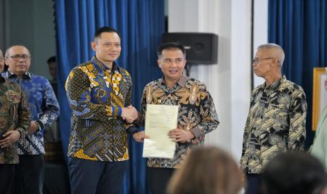 Penyerahan sertifikat tanah Gedung Sate dan Gasibu 