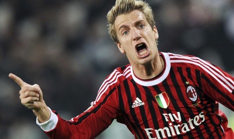 Penyerang AC Milan Maxi Lopez