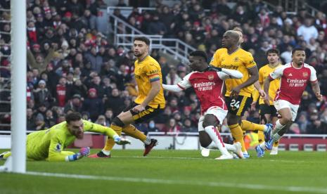 Penyerang Arsenal Bukayo Saka saat menjebol gawang Wolves di Liga Primer Inggris.