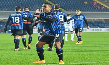 Penyerang Atlanta Luis Muriel usai mencetak gol ke gawang Cagliari pada laga Coppa Italia, Jumat (15/1) dini hari WIB.