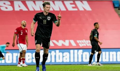 Penyerang Austria Michael Gregoritsch merayakan gol yang dicetaknya ke gawang Norwegia dalam pertandingan Divisi B Grup 1 UEFA Nations League, yang dimainkan di Stadion Ullevaal, Oslo, Jumat (4/9/2020). 