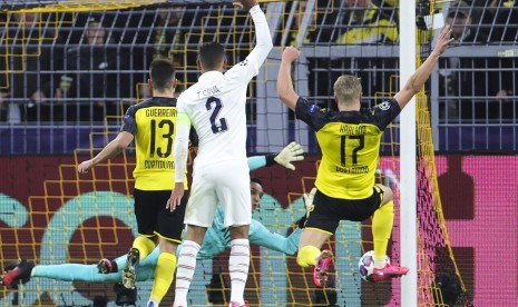 Penyerang Borussia Dortmund Erling Haaland saat menjebol gawang Paris Saint Gerimain (PSG) di leg pertama babak 16 Besar Liga Champions, Rabu (19/2) WIB.