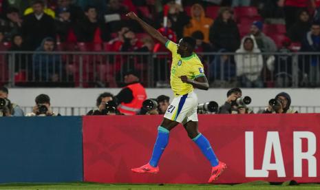 Penyerang Brasil Luiz Henrique merayakan golnya ke gawang Kolombia yang mengantarkan Brasil menang 2-1 dalam Kualifikasi Piala Dunia 2026 Zona Amerika Selatan, Jumat (11/10/2024) pagi WIB.