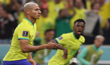  Penyerang Brasil Richarlison jadi ujung tombak timnya melawan Swiss di laga kedua Grup G Piala Dunia 2022.