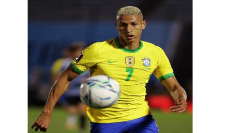 Richarlison, pencetak Brasil saat melawan Uruguay, Rabu (18/11).